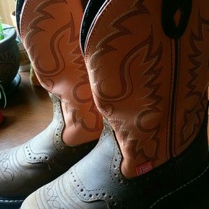 Justin Gypsy round toe cow boy boots